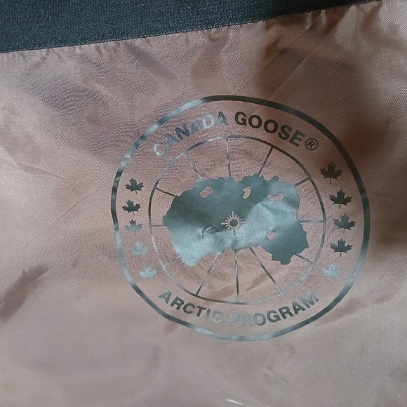 Canada Goose Garment Bag - Picture 4 of 4